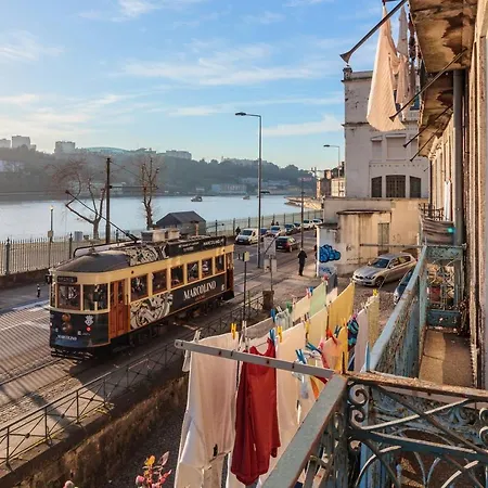 Happy & * Porto