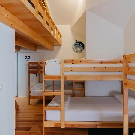 Hostel Happy & *